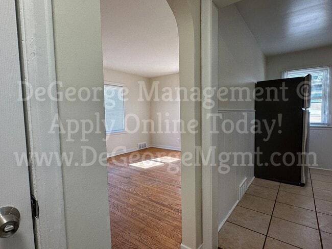 Building Photo - Gorgeous Spacious 4 Bedroom 1.5 Bath Singl...