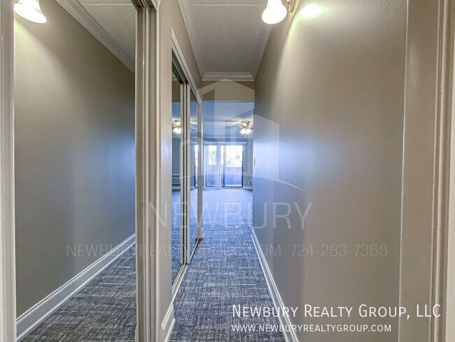 Building Photo - 530 N Main St