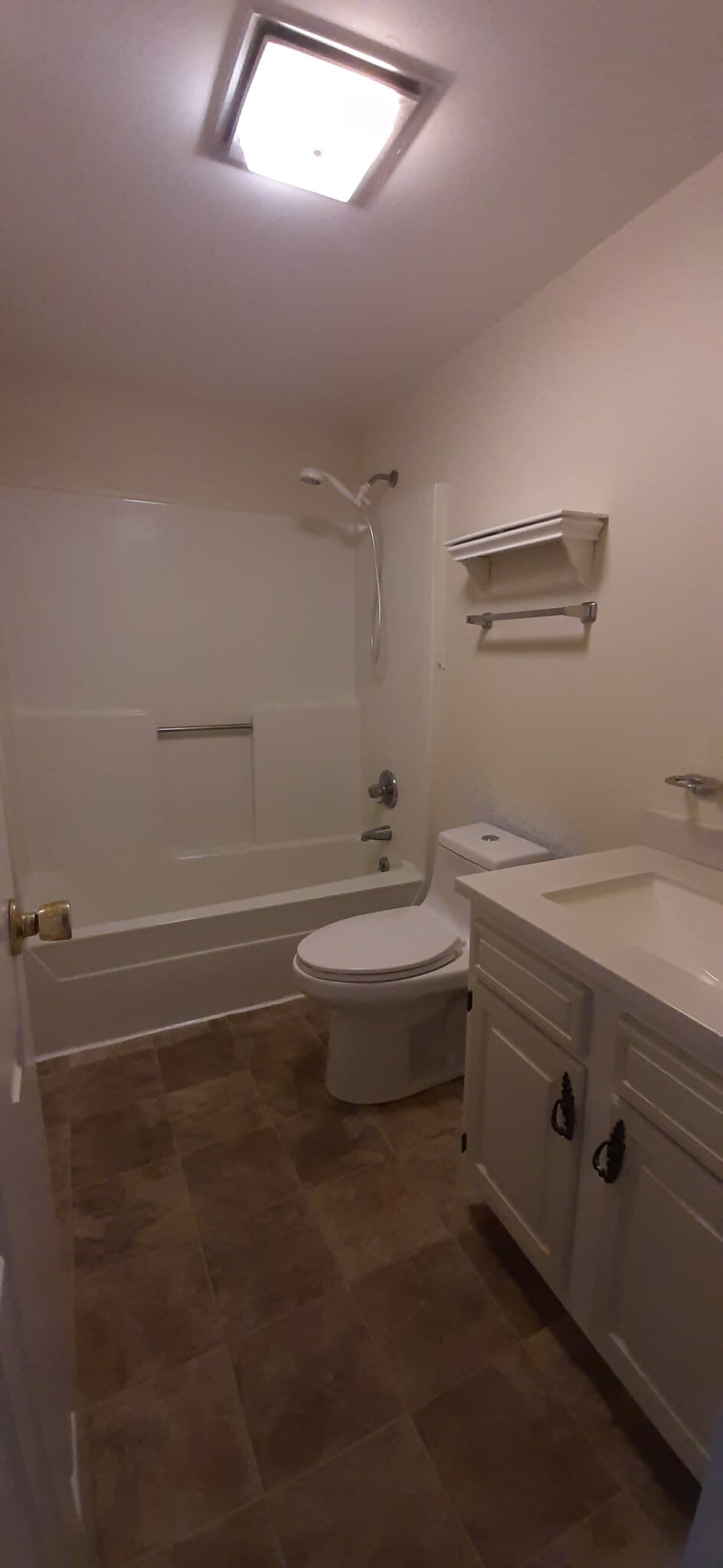 Building Photo - 488 Cedarcrest Dr