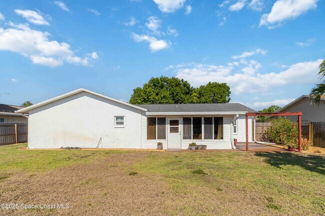 Building Photo - 1804 W Shores Rd