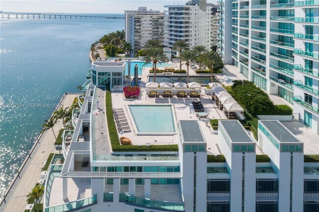 Building Photo - 1331 Brickell Bay Dr