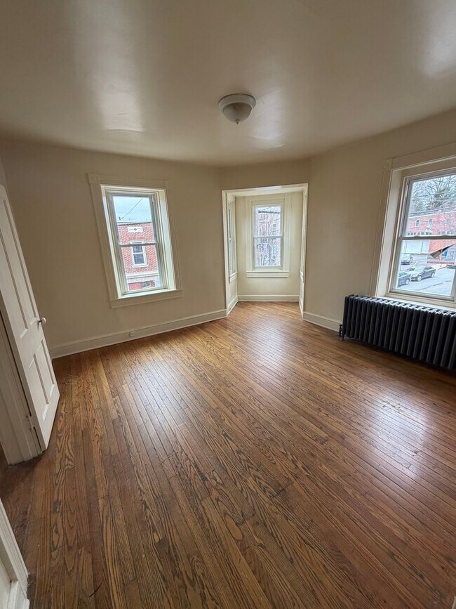 Building Photo - 121 Laurel St