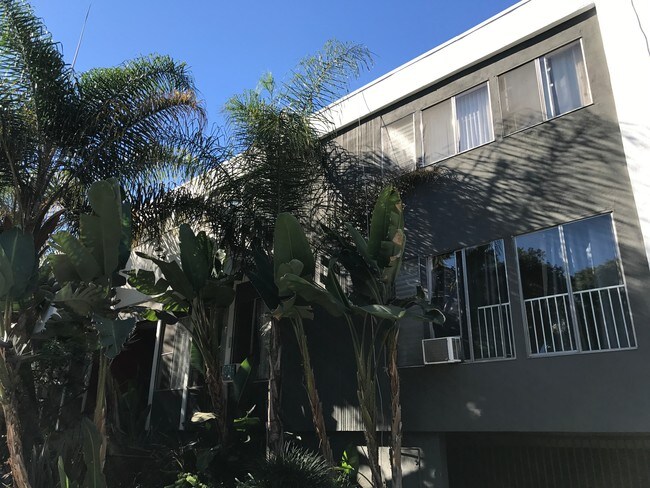Primary Photo - 905 N Curson Ave