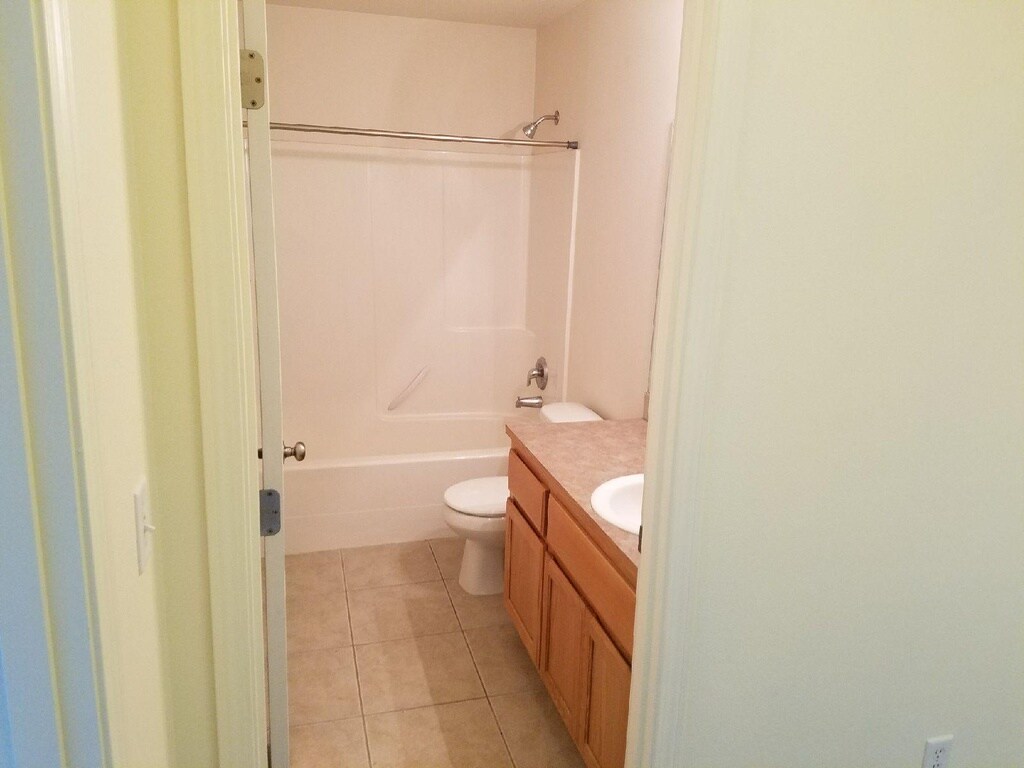 Building Photo - 440B Laguna Dr
