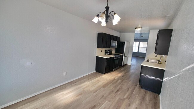Building Photo - 1021 Periwinkle Dr