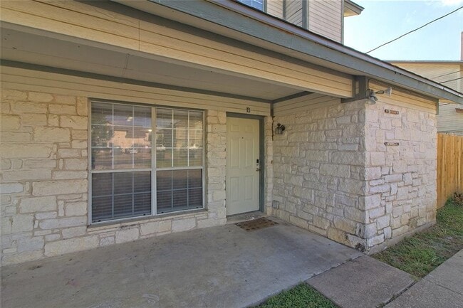 Primary Photo - 2211 Creekside Ln