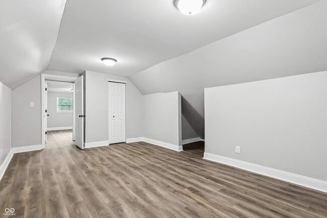 Building Photo - 117 N Sheffield Ave