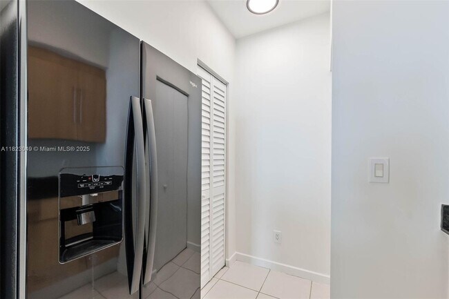 Building Photo - 325 Biscayne Blvd