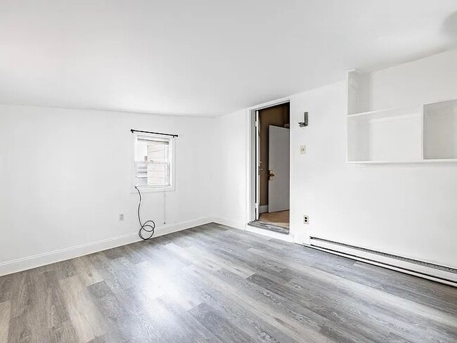 Building Photo - 61-61 Glenwood Rd