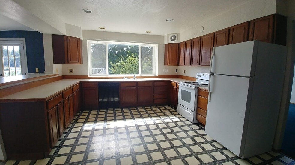 Building Photo - 510 SW State St