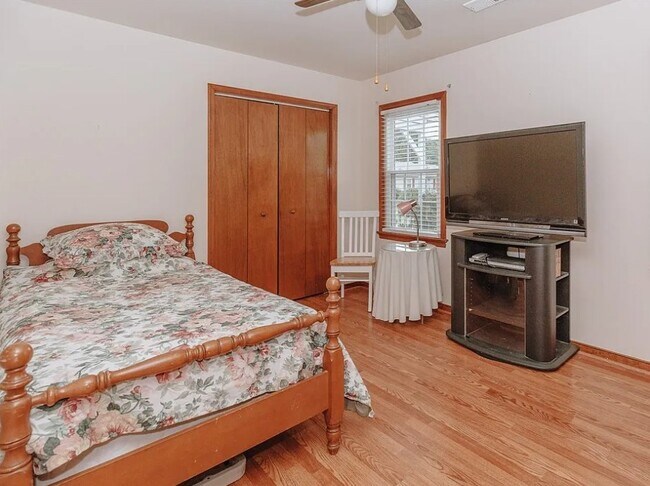 Building Photo - 6497 Brooking Ct