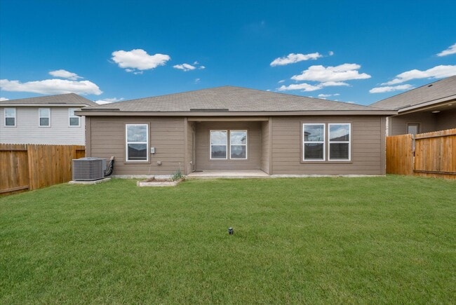 Building Photo - Stunning 4 bedrooms 2 baths single-story h...