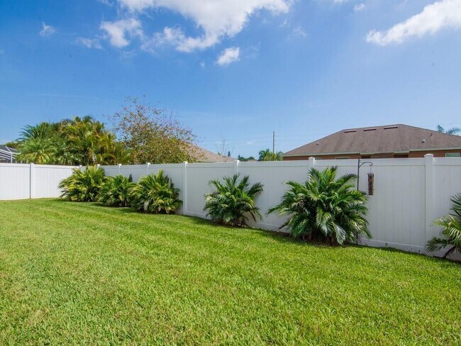 Building Photo - 6420 Parklane Ct