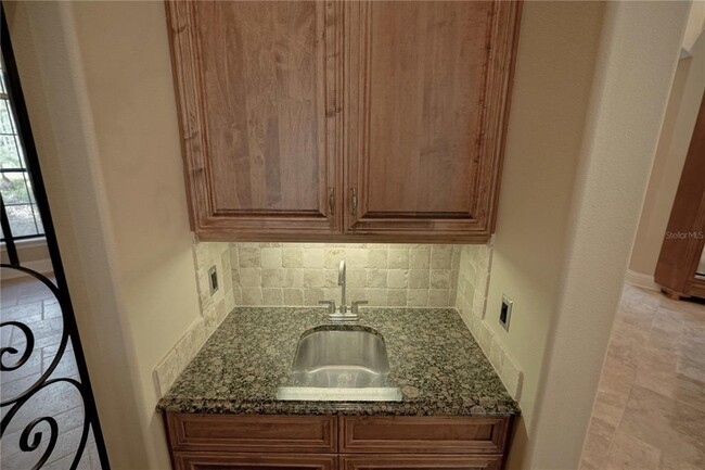 Building Photo - 1720 Brackenhurst Pl