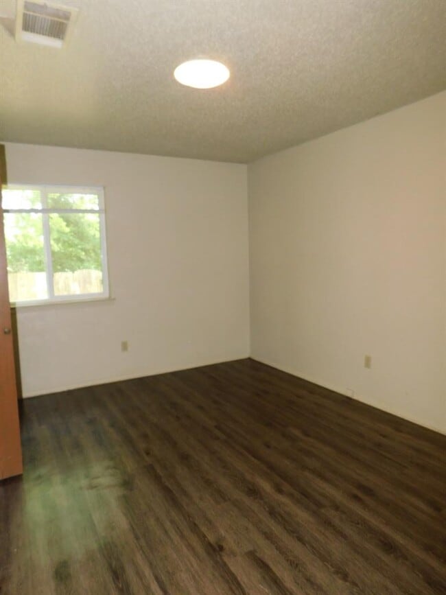 Building Photo - 7800 Brodie Ln