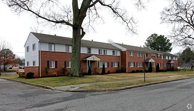 Primary Photo - East Pollux Apartments