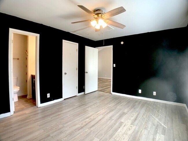Building Photo - 719 Spees Dr