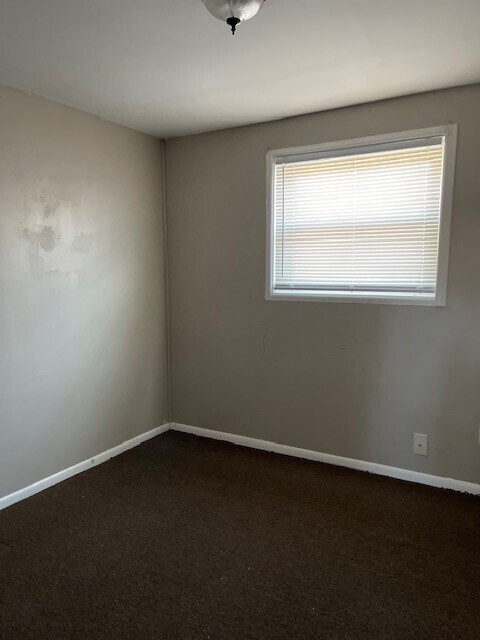 Building Photo - 116 E Stacie Rd