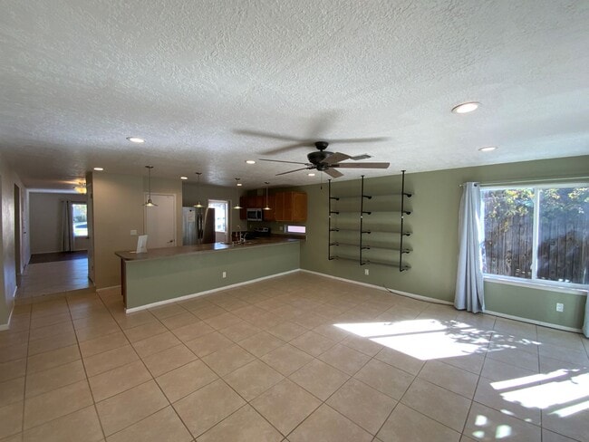 Building Photo - 4 Bedroom with Office Single Story Home Av...