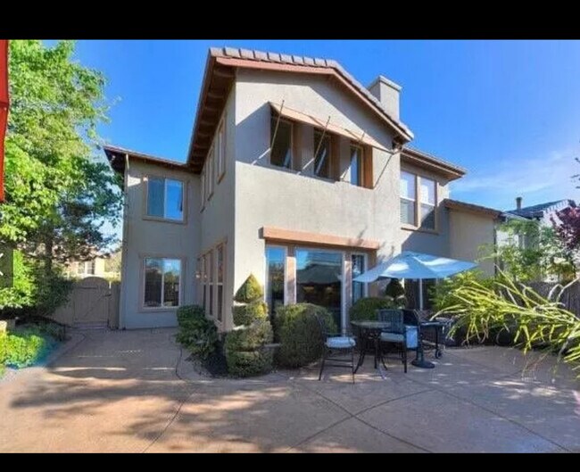 Building Photo - 208 Gamay Pl