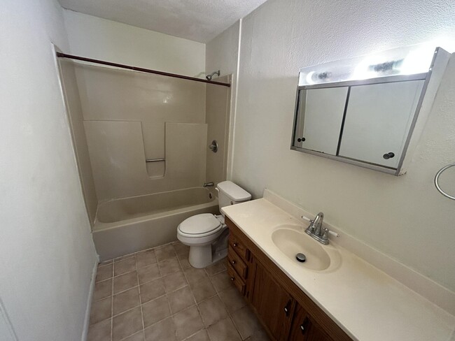 Building Photo - 5509 Rainbow Ln