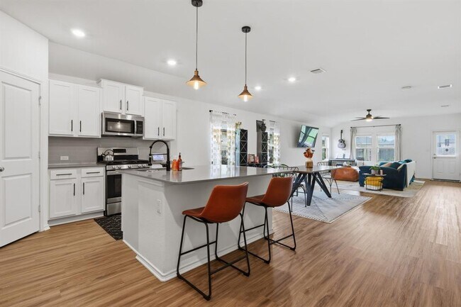 Building Photo - 129 Esparza Dr