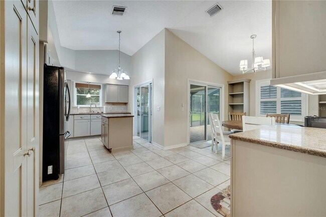 Building Photo - 755 Oak Terrace