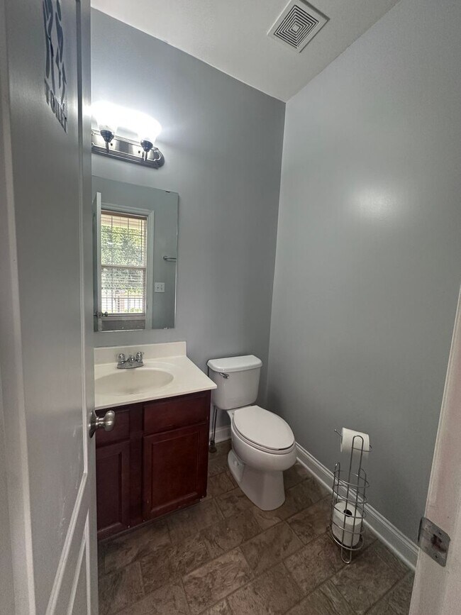 Building Photo - Bannon Crossings 3 bed, 2.5 half bath house with basement