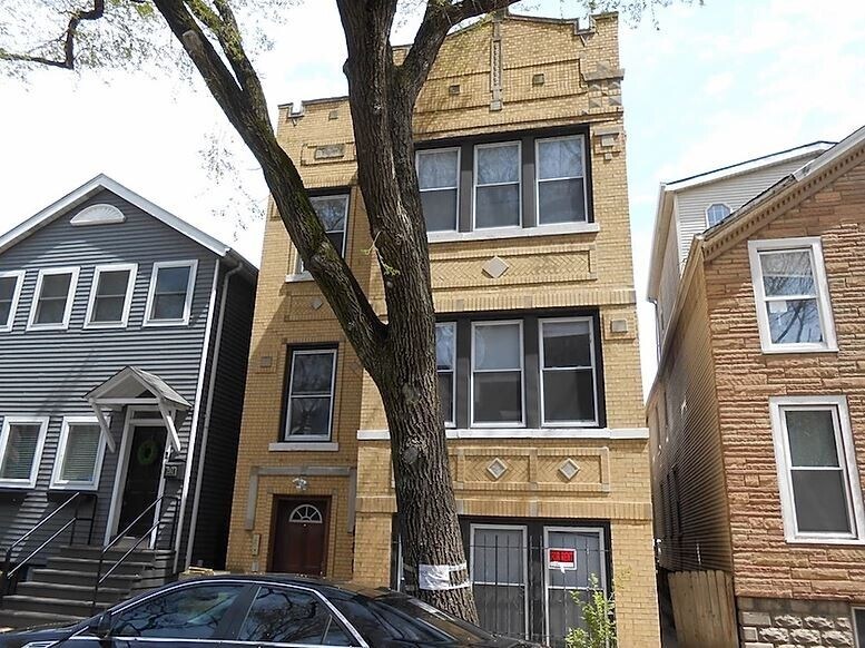 Building Photo - 2315 N Greenview Ave