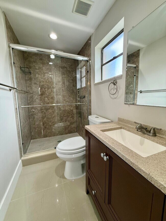 Building Photo - 3307 NW 108th Dr