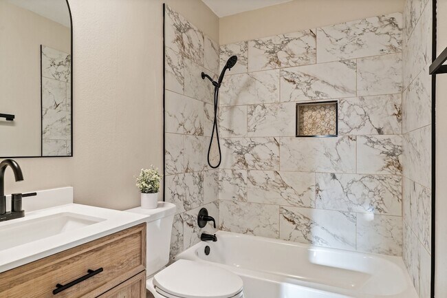 Building Photo - 503 Rogers Way