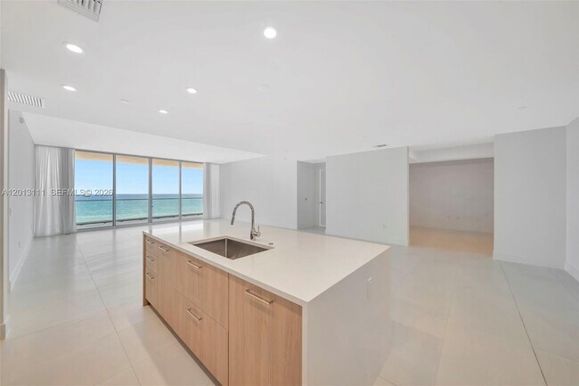 Building Photo - 153 N Seabreeze Blvd