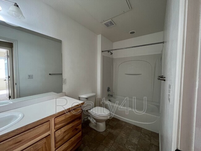 Building Photo - 1607 W 110 N