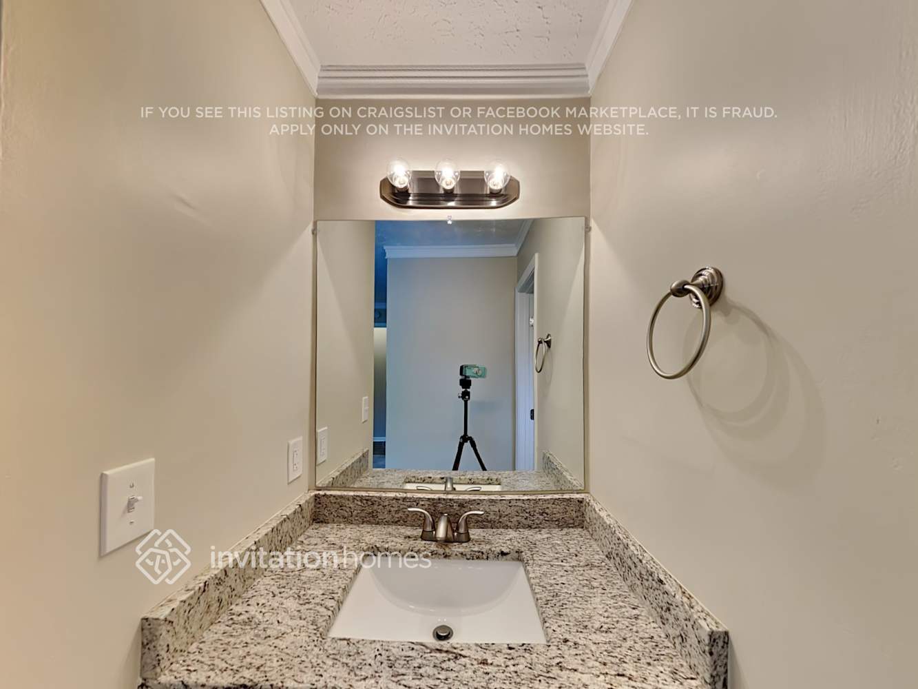 Building Photo - 4030 Leicester Dr NE