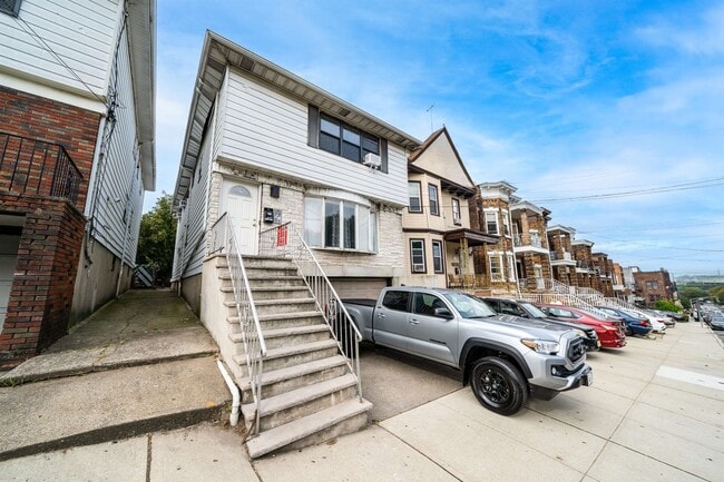 Building Photo - 213 Manhattan Ave