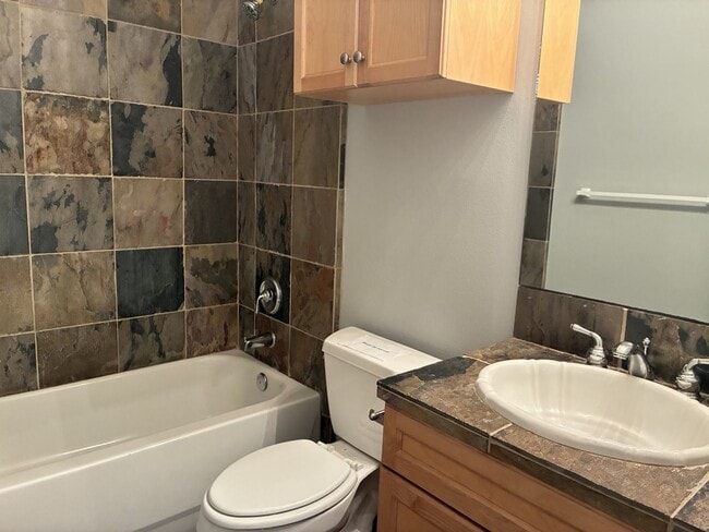 Building Photo - 1000 Columbus St