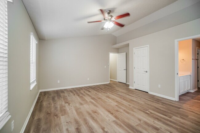 Building Photo - 5932 Ruihley Way