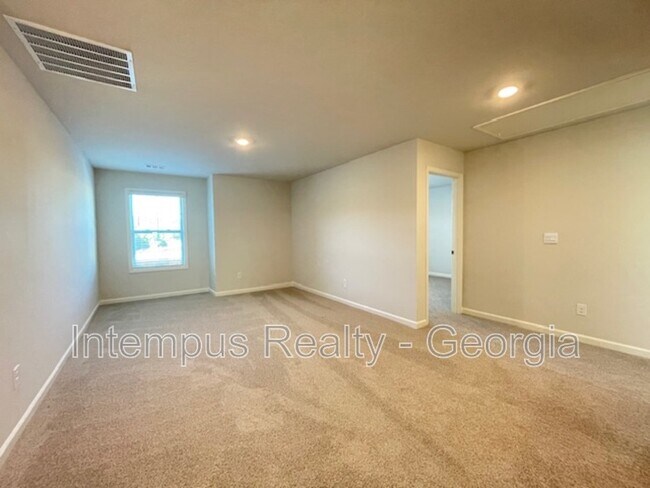 Building Photo - 44 Garnet Dr