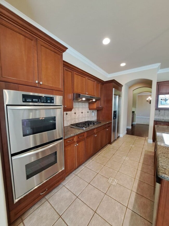 Building Photo - PRICE REDUCED TO $3795 – Custom Clovis Residence in Gated Community | Spacious Layout & 3-Car Gar...