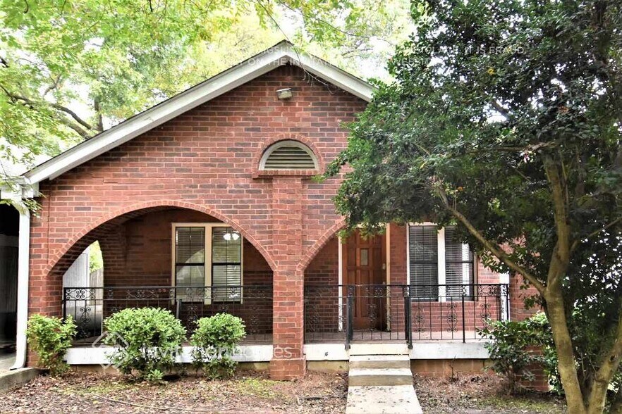 Primary Photo - 708 Bryan St SE