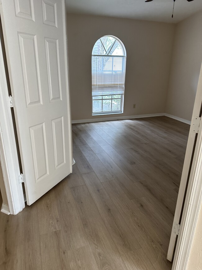 Building Photo - 12243 Londonderry Ln