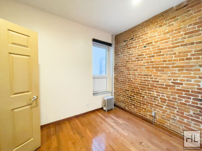 Building Photo - HURON STREET / Greenpoint Brooklyn / Spaci...