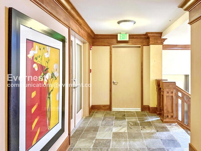 Building Photo - 133 Queen Anne Ave N