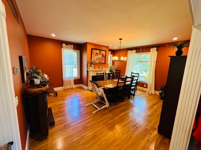 Dining Room - 547 McAlpin Ave
