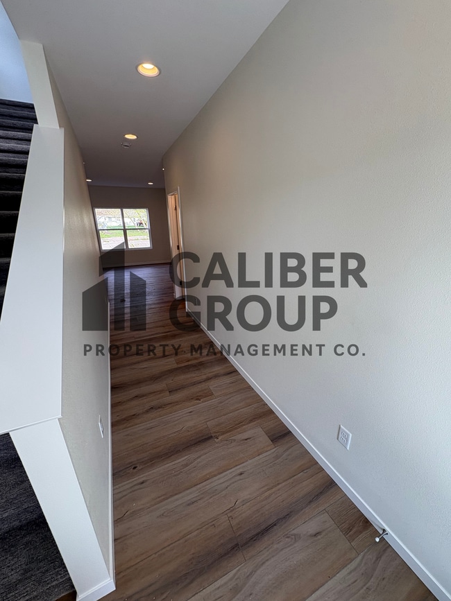 Building Photo - 3 Bd 1 Ba Condo for rent in Waterloo, IA