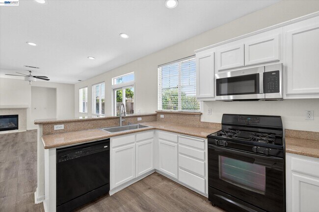 Building Photo - 244 Balsam St