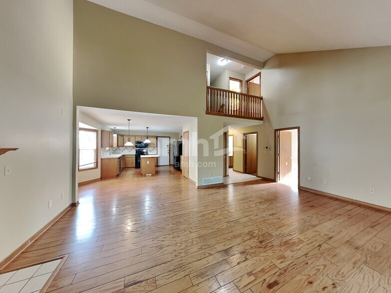 Building Photo - 5650 Winsor Woods Dr