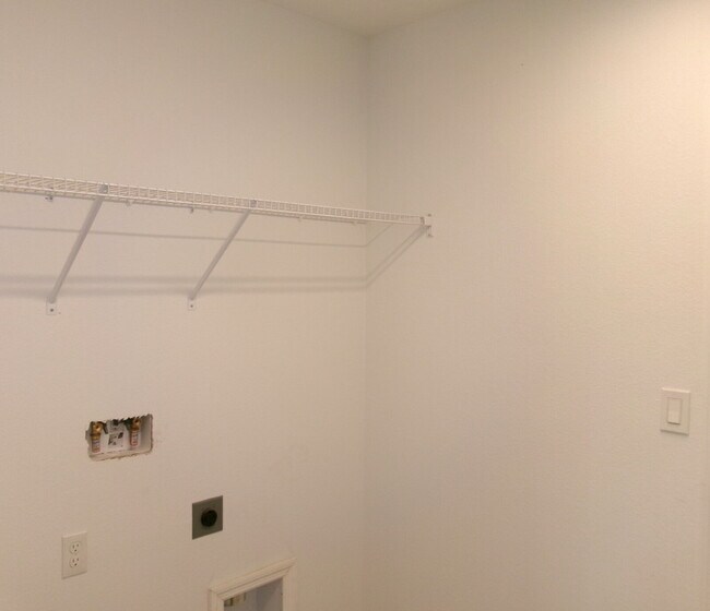 Building Photo - CENTRALLY LOCATED