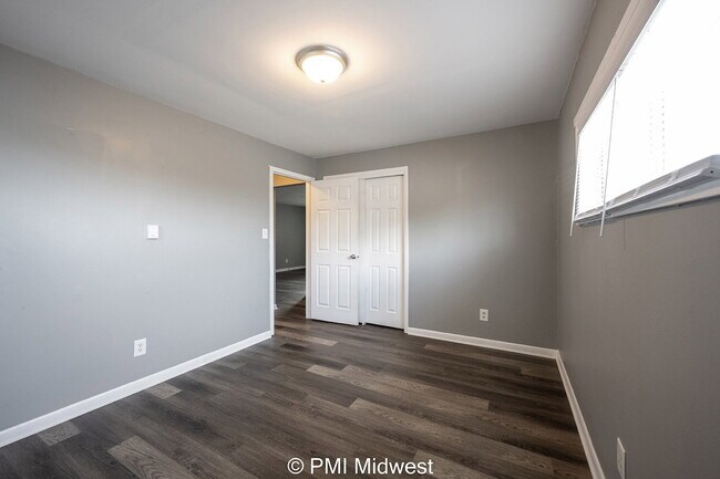 Building Photo - "Charming 2-Bedroom Apartment in Avon - Co...