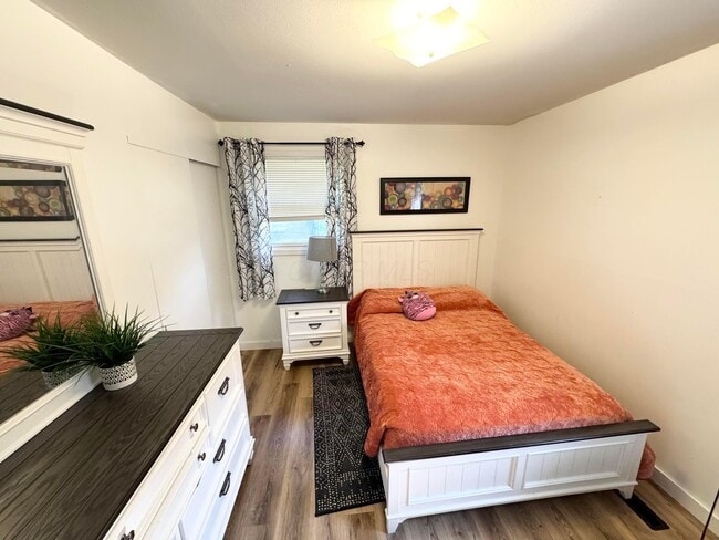 Building Photo - 4644 Broadhurst Dr